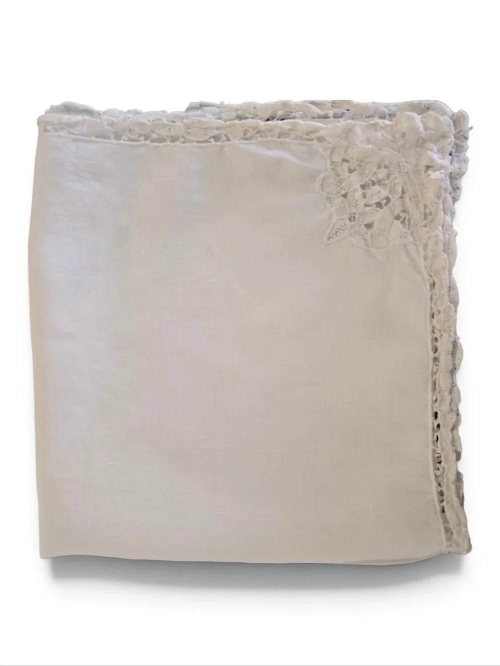 Classic White Lace-Trim Cloth Napkins - Set of 4